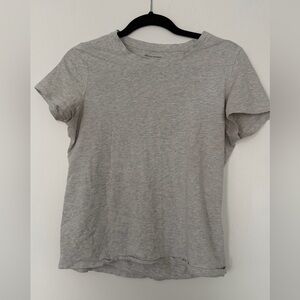 🩵 4 for $25 Banana Republic Light Gray Short Sleeve Tee